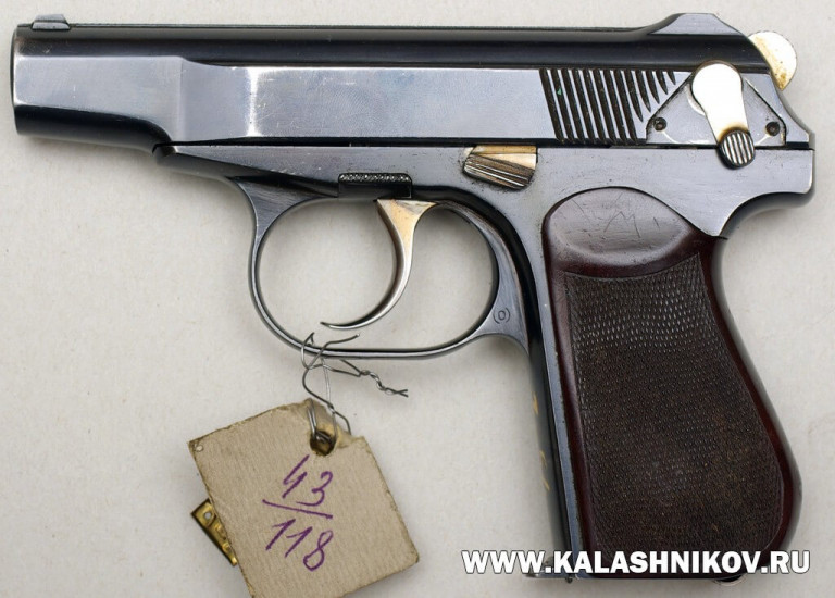 makarov 1947 7,65.jpg